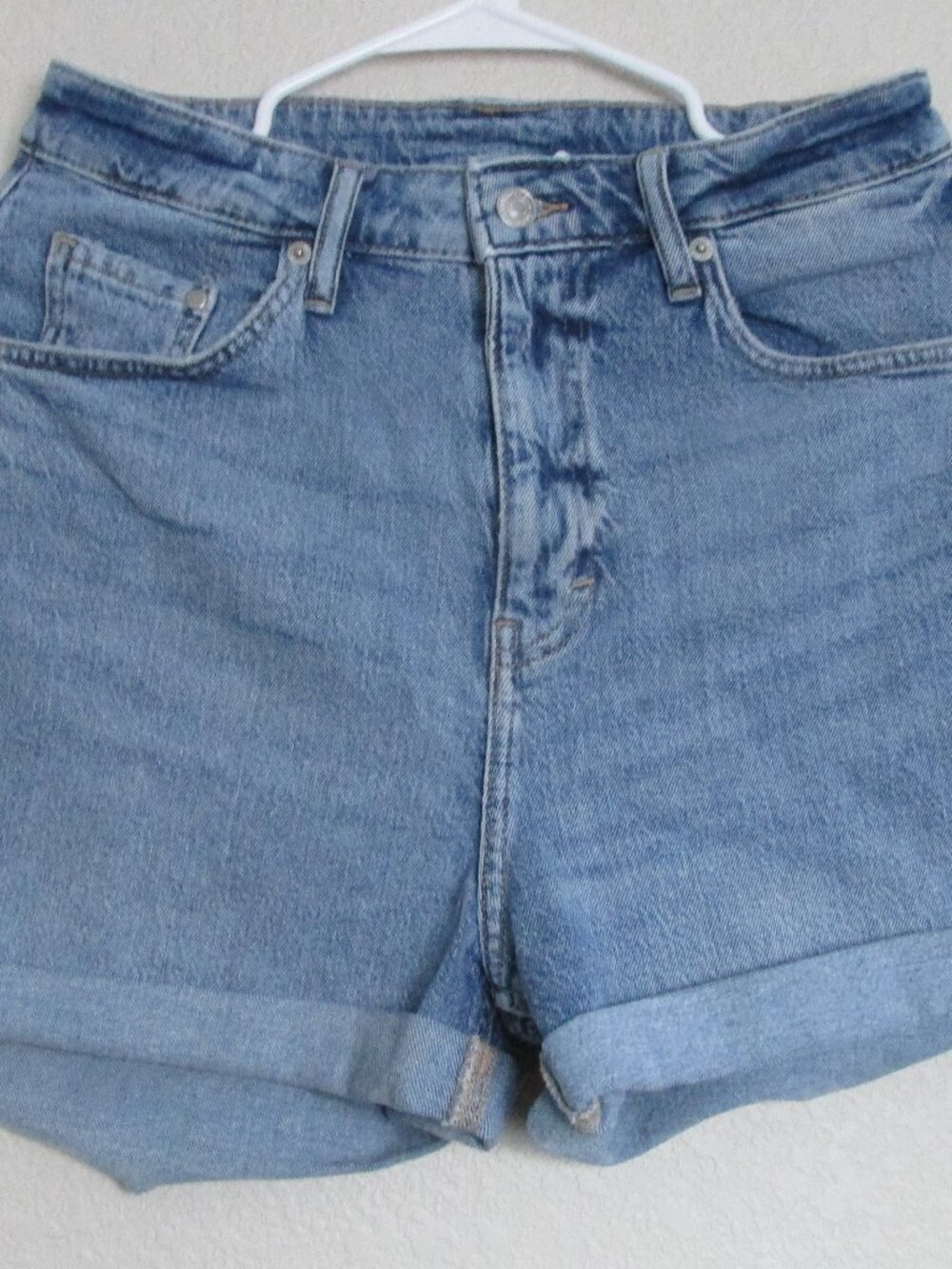 H&M Zip Up High Waisted Cuffed Hem MOM Jean Shorts Womens Size 6 Blue Denim